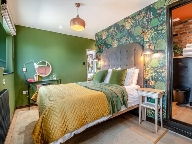 Double bedroom | Little Barn, Great Cheverell