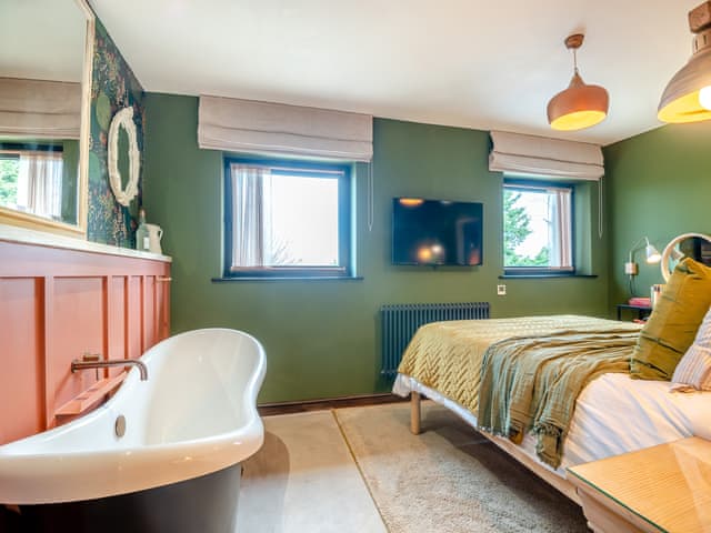 Double bedroom | Little Barn, Great Cheverell