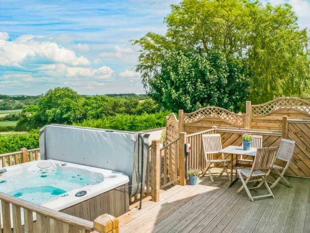 Hot tub | Primrose Cottage - Low Penhowe, Burythorpe, near Malton