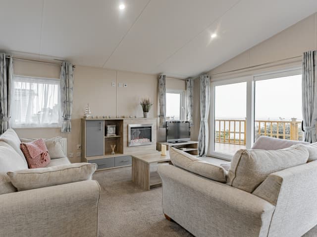 Living area | Phoenix Sunrise, corton