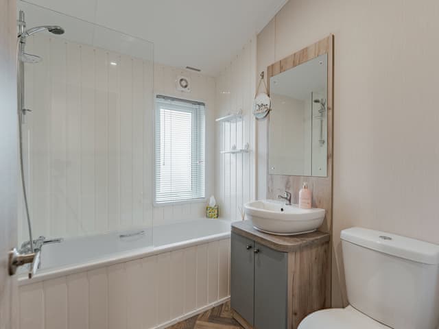 Bathroom | Phoenix Sunrise, corton