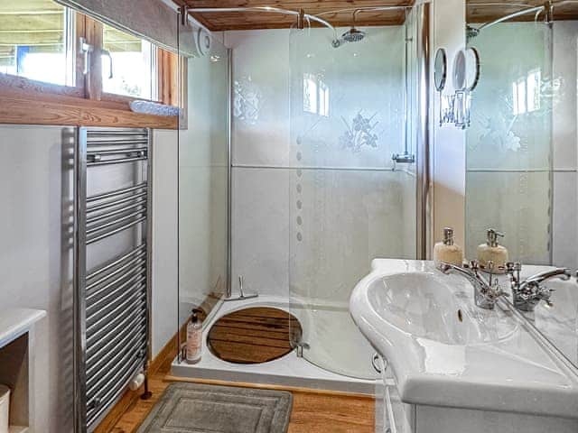 Bathroom | Wild Grape Lodge, Fritton, near Great Yarmouth