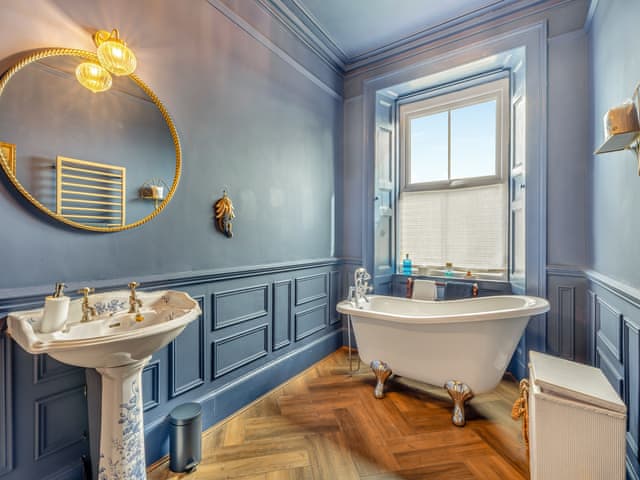 Bathroom | Greystonedale Mansion Holiday Retreat, Haltwhistle