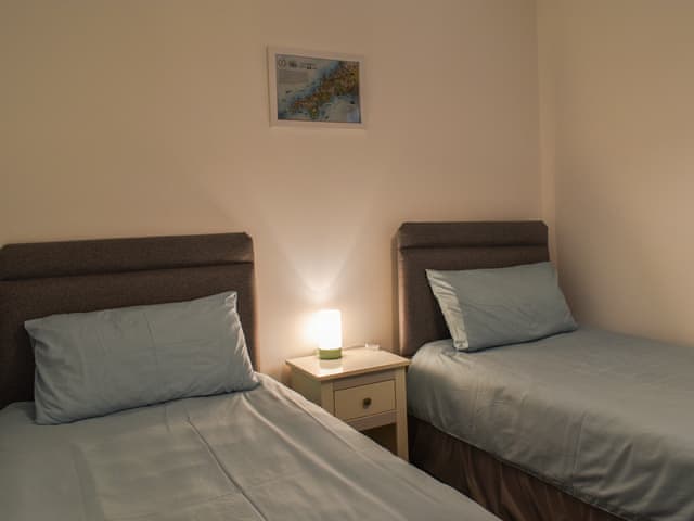 Twin bedroom | St Andrews Place, Bude