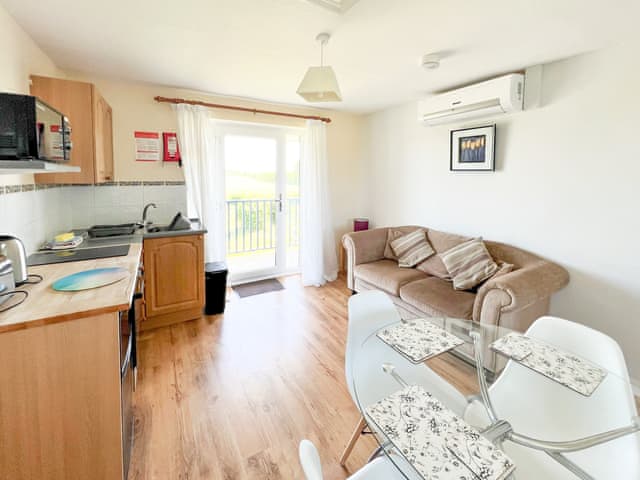 Open plan living space | Willow Apartment - Moorhead Country Holidays, Woolfardisworthy, Clovelly