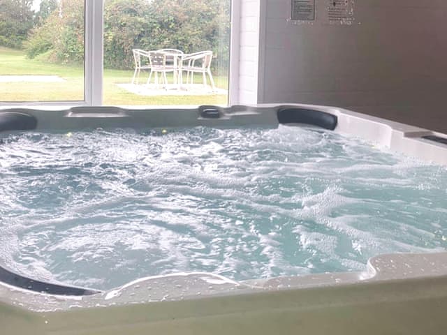 Jacuzzi | Willow Apartment - Moorhead Country Holidays, Woolfardisworthy, Clovelly