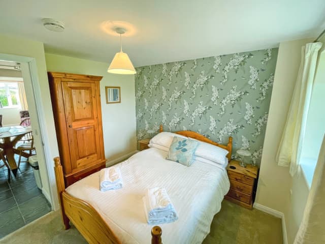 Double bedroom | Bluebell Apartment - Moorhead Country Holidays, Woolfardisworthy, Clovelly