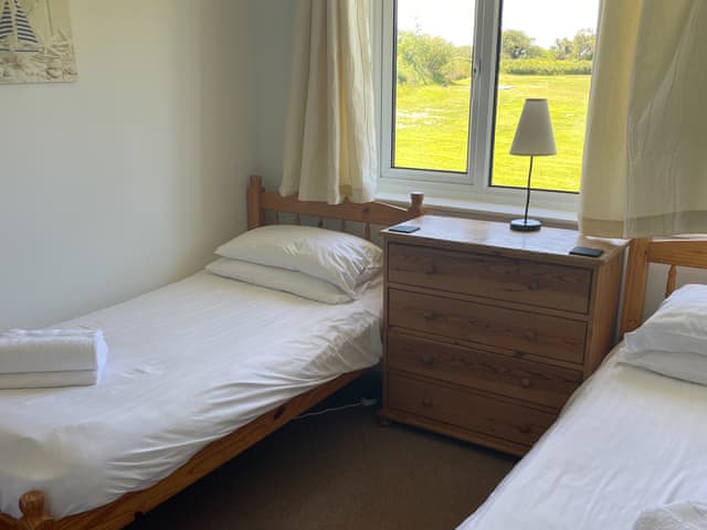 Twin bedroom | Holly Apartment - Moorhead Country Holidays, Woolfardisworthy, Clovelly