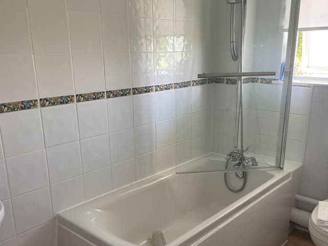 Bathroom | Holly Apartment - Moorhead Country Holidays, Woolfardisworthy, Clovelly
