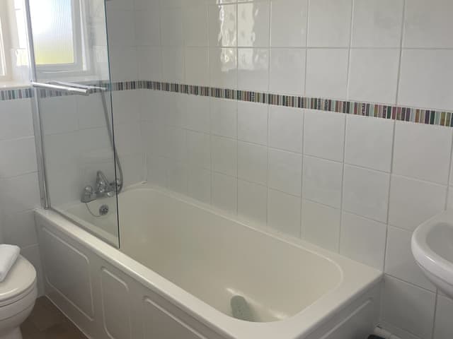 Bathroom | Hawthorn Apartment - Moorhead Country Holidays, Woolfardisworthy, Clovelly