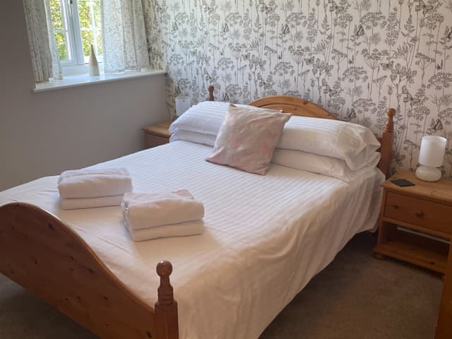 Double bedroom | Goldfinch Apartment - Moorhead Country Holidays, Woolfardisworthy, Clovelly