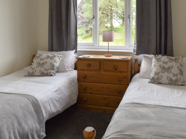 Twin bedroom | Sycamore Apartment - Moorhead Country Holidays, Woolfardisworthy, Clovelly