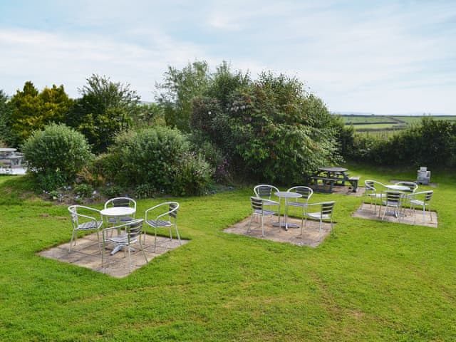 On-site amenities | Hawfinch Apartment - Moorhead Country Holidays, Woolfardisworthy, Clovelly