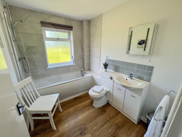 Bathroom | Jasmine Apartment - Moorhead Country Holidays, Woolfardisworthy, Clovelly