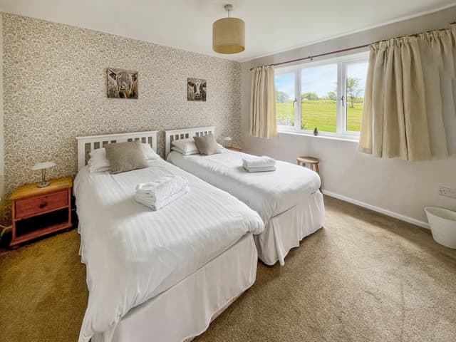 Twin bedroom | Jasmine Apartment - Moorhead Country Holidays, Woolfardisworthy, Clovelly