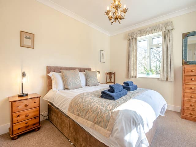 Peaceful en-suite double bedroom | Arnewood Corner, Sway, near Lymington