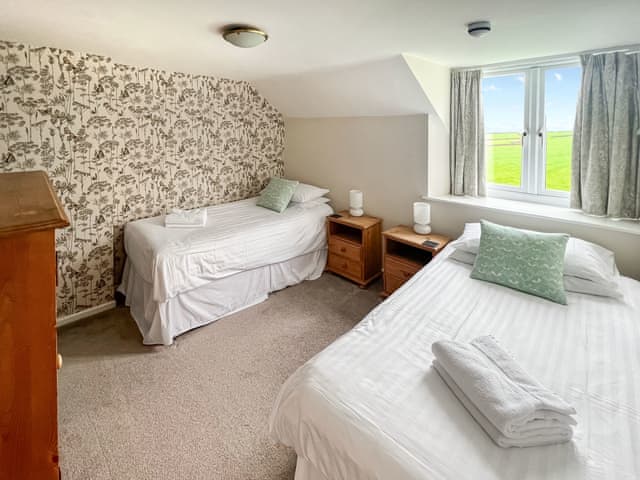 Twin with en-suite Shower room. | Greenfinch Apartment - Moorhead Country Holidays, Woolfardisworthy, Clovelly