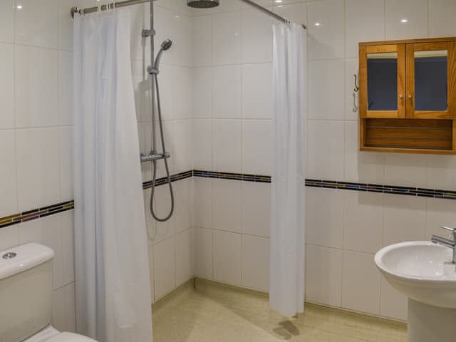 Bathroom | Bramble No.6 - Hall Farm Cottages - Hall Farm Cottages, Althorne, near Chelmsford