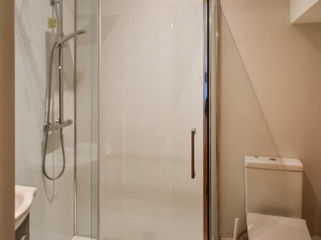 Bathroom | Periwinkle No.5 - Hall Farm Cottages - Hall Farm Cottages, Althorne, near Chelmsford