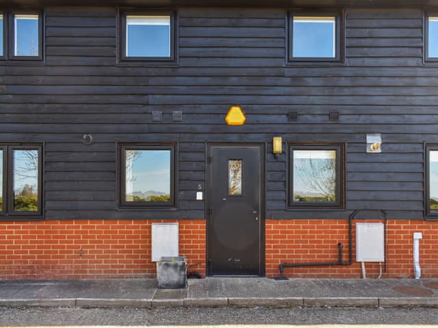 Exterior | Periwinkle No.5 - Hall Farm Cottages - Hall Farm Cottages, Althorne, near Chelmsford