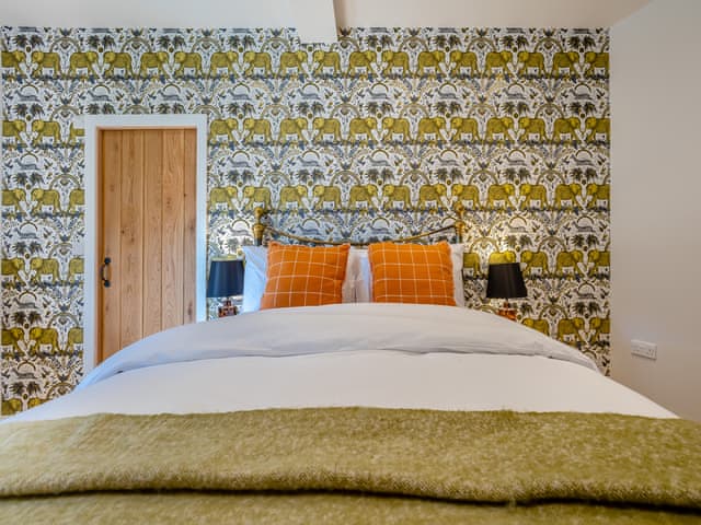 Double bedroom | The Oast - New Shelve Farm Holidays - New Shelve Farm Holidays, Lenham, near Maidstone