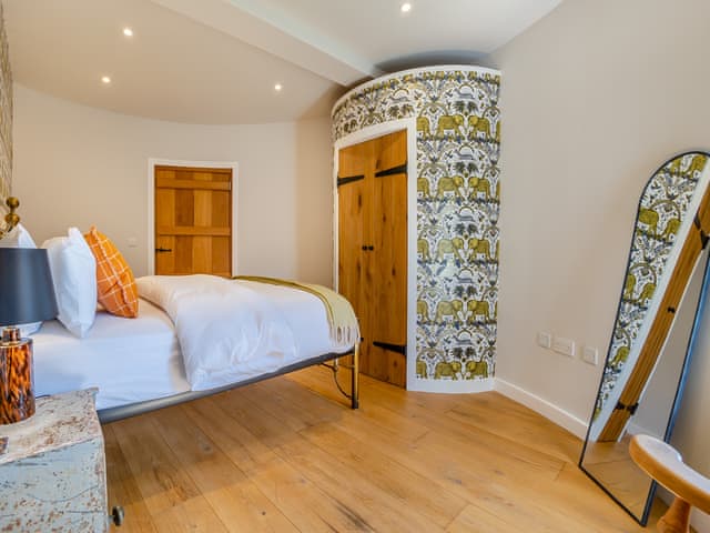 Double bedroom | The Oast - New Shelve Farm Holidays - New Shelve Farm Holidays, Lenham, near Maidstone