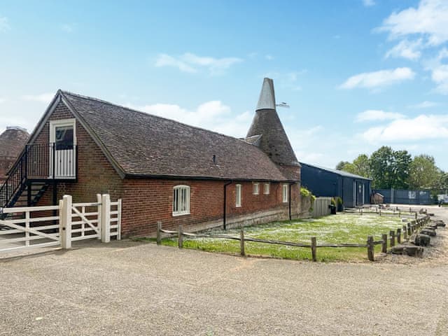 Exterior | The Oast - New Shelve Farm Holidays - New Shelve Farm Holidays, Lenham, near Maidstone