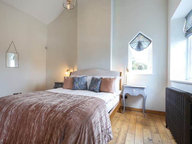 Double bedroom | Blossom Cottage, Ham, near Berkeley