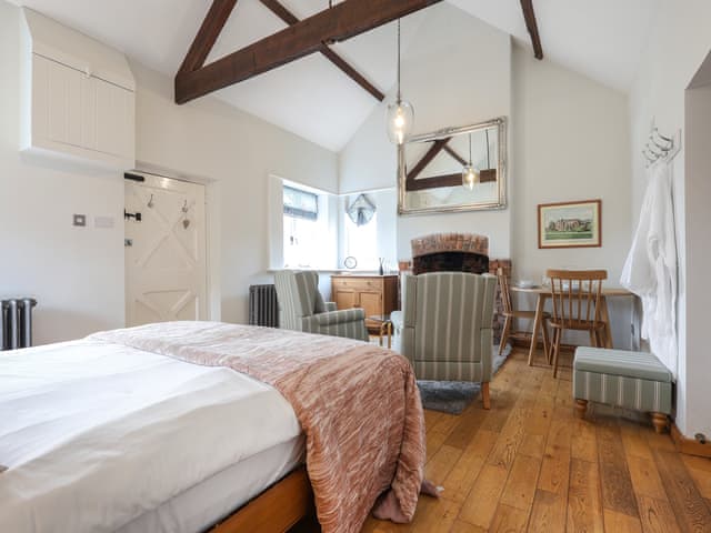 Double bedroom | Blossom Cottage, Ham, near Berkeley