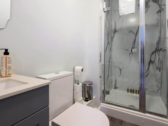 Bathroom | Salt House - Berkeley Castle, Berkeley