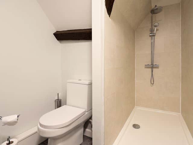 Bathroom | Salt House - Berkeley Castle, Berkeley