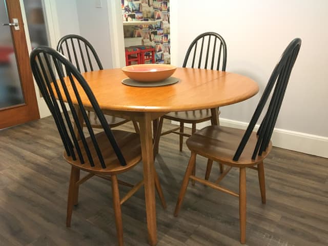 Dining Area | Scarborough Rose Apartment, Scarborough