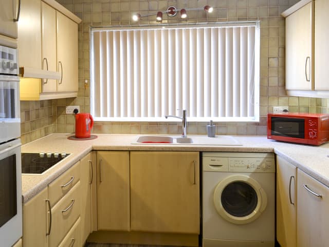 Kitchen | Scarborough Rose Apartment, Scarborough