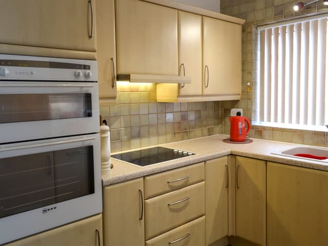 Kitchen | Scarborough Rose Apartment, Scarborough