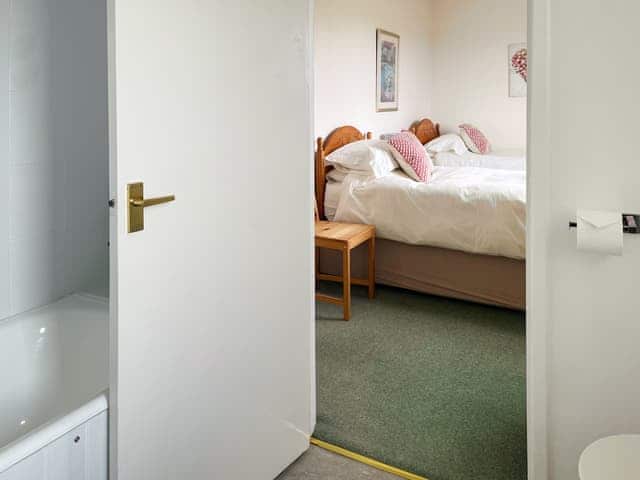 Bathroom | Thelma&rsquo;s House - Elwick Farm Holiday Cottages, Belford