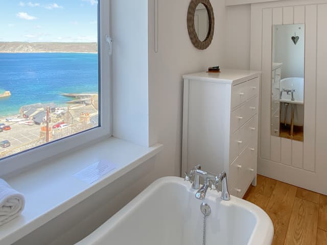 Bathroom | The Lookout, Sennen