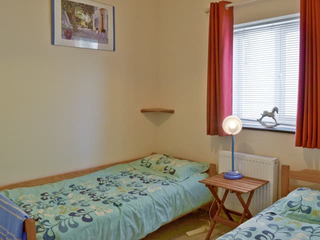 Twin bedroom | On the Beach, Ventnor