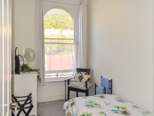 Single bedroom | Trinity Bee, Ventnor