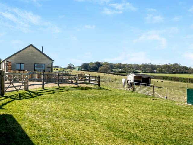 Garden and grounds | The Old Cowshed, Thorness