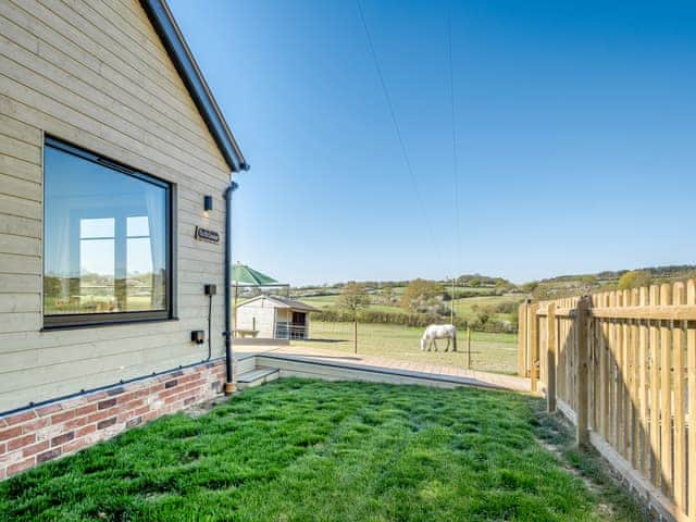 Garden and grounds | The Old Cowshed, Thorness