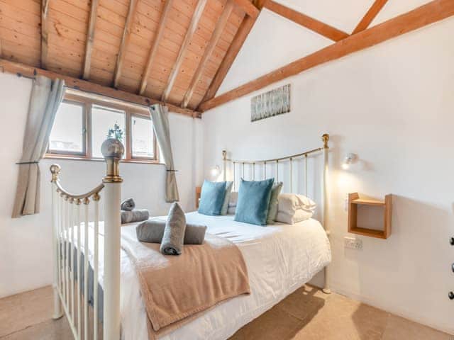 Double bedroom | The Dairy - Milton End Farm Barns, Arlingham, near Frampton-on-Severn