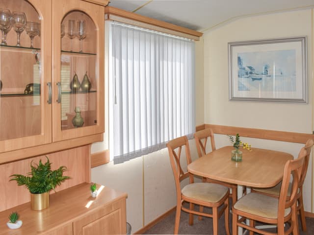 Dining Area | Flip-Flop Lodge, Sandown