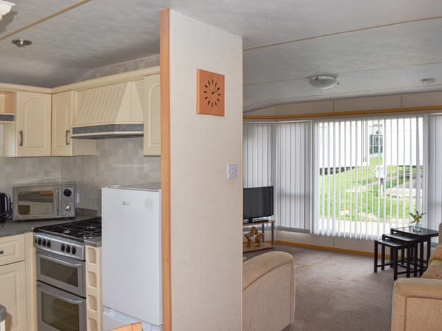 Kitchen | Flip-Flop Lodge, Sandown