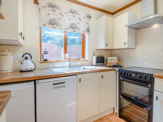 Kitchen | Cedar - Chestnut Tree Barns, Ilketshall St Margaret near Bungay