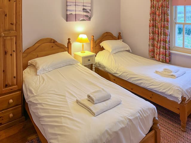 Twin bedroom | Sheen Cottage, Fylingthorpe, near Robin Hood’s Bay