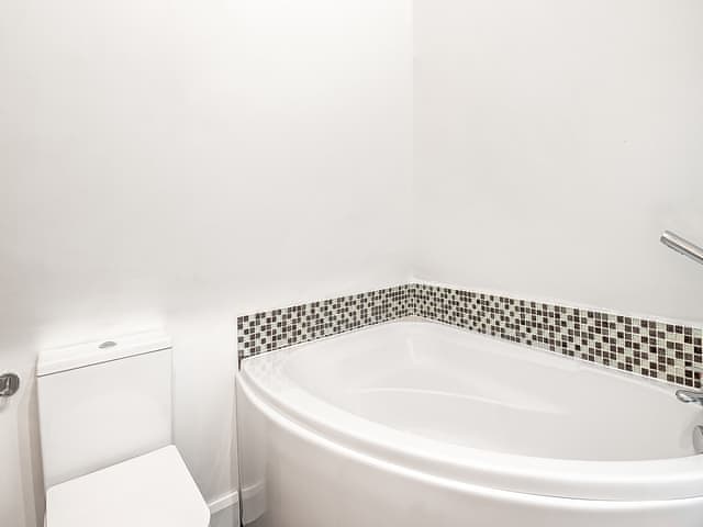 Bathroom | Treetops - Chestnut Tree Barns, Ilketshall St Margaret near Bungay