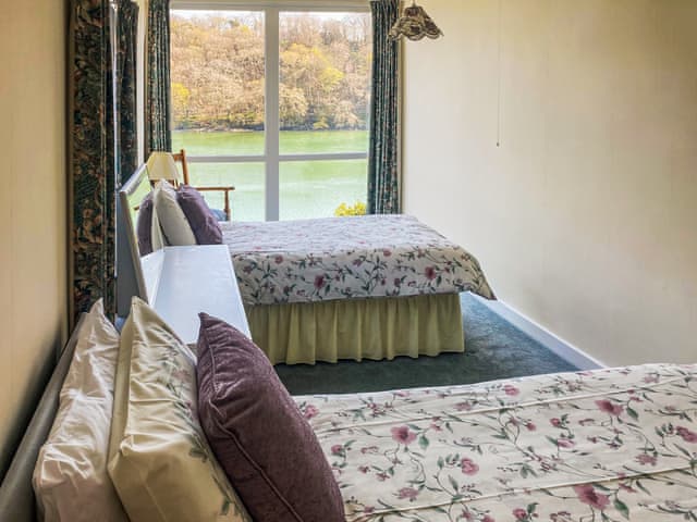 Twin bedroom | Riverside, Truro
