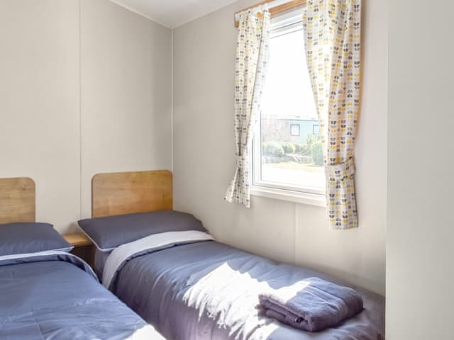 Twin bedroom | The Hideaway - Ocean Edge Retreats, Morecambe