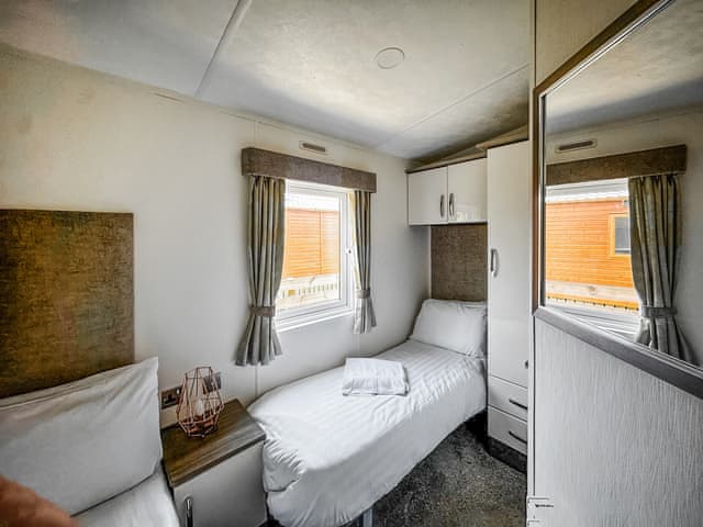 Twin bedroom | Phoenix - Felmoor Cabin Escapes, Morpeth