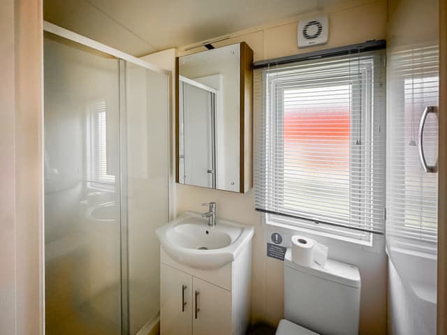 Bathroom | Dorado - Felmoor Cabin Escapes, Morpeth